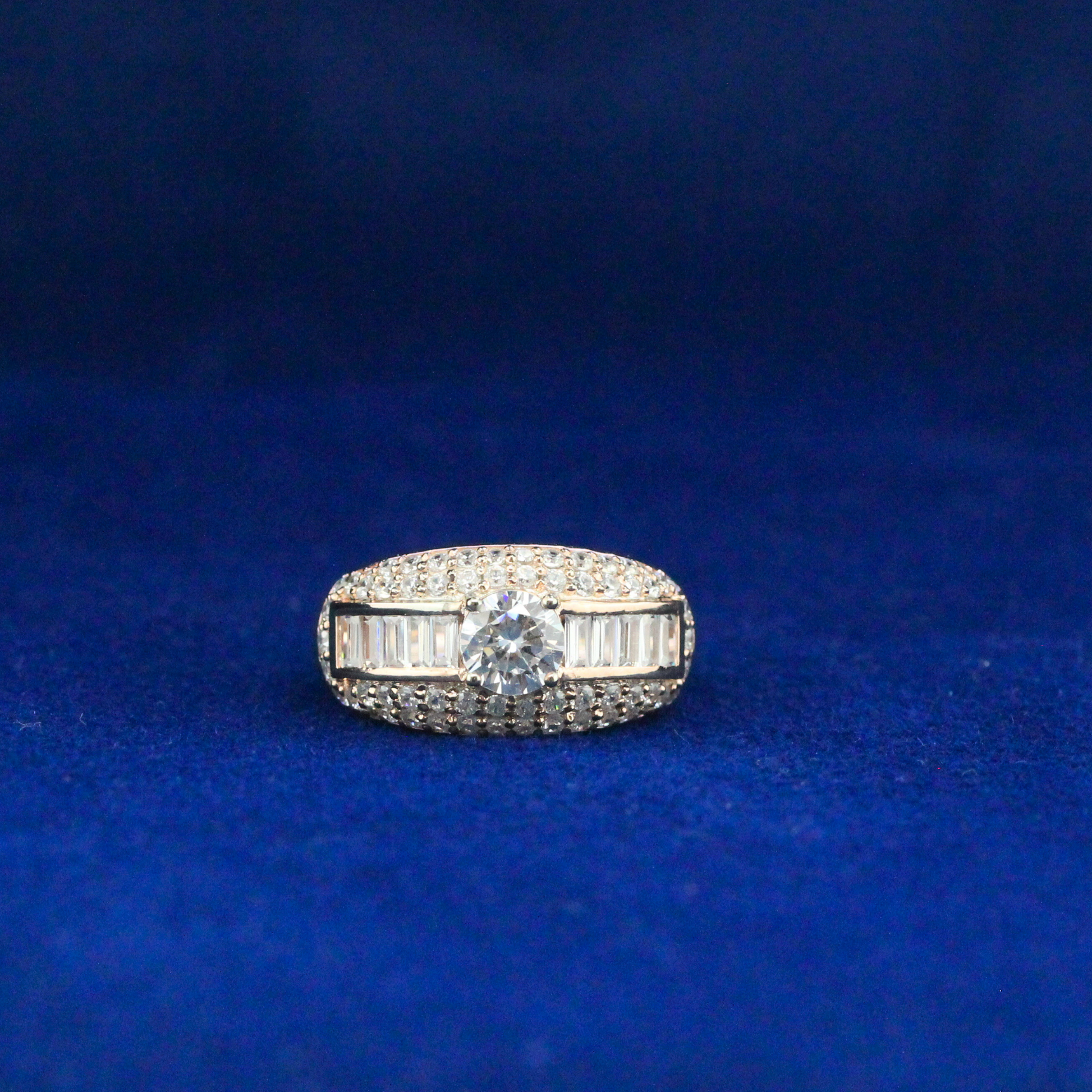 Front view of glamorous cocktail ring in 925 silver with a sparkling moissanite diamond, elegant fine jewelry.
