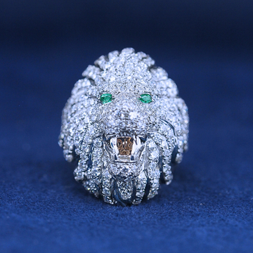"A bold hip-hop jewelry lion ring in 925 sterling silver, featuring a fierce lion head design with diamond detailing for a powerful statement look."