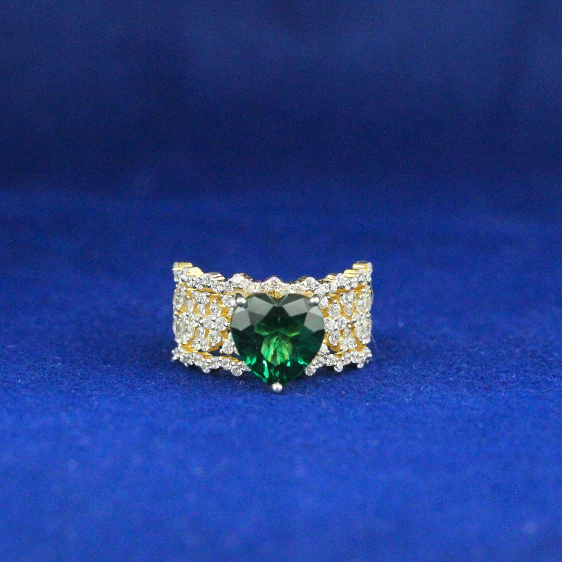 Front view of Zarkan Hearts Ring in 925 silver with moissanite diamonds, heart-shaped fine jewelry design.