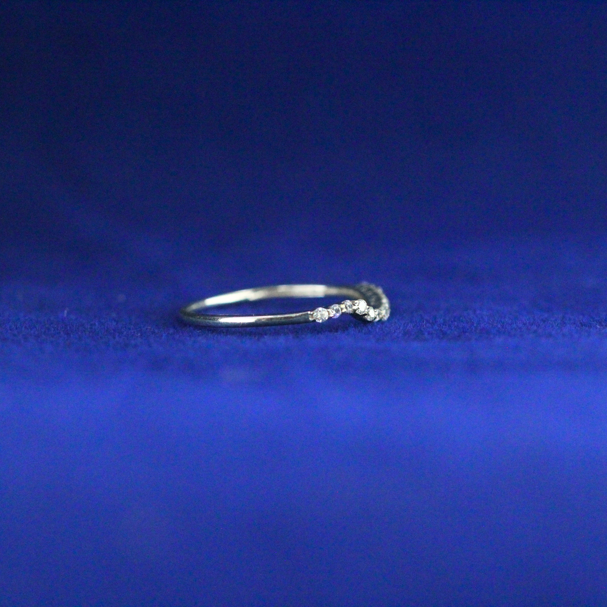 Right side view of Curve Sterling Ring in 925 silver with Moissanite diamond – Fine jewelry