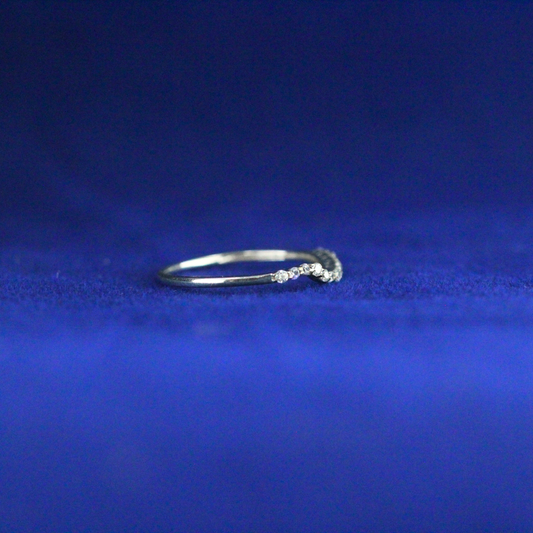 Right side view of Curve Sterling Ring in 925 silver with Moissanite diamond – Fine jewelry
