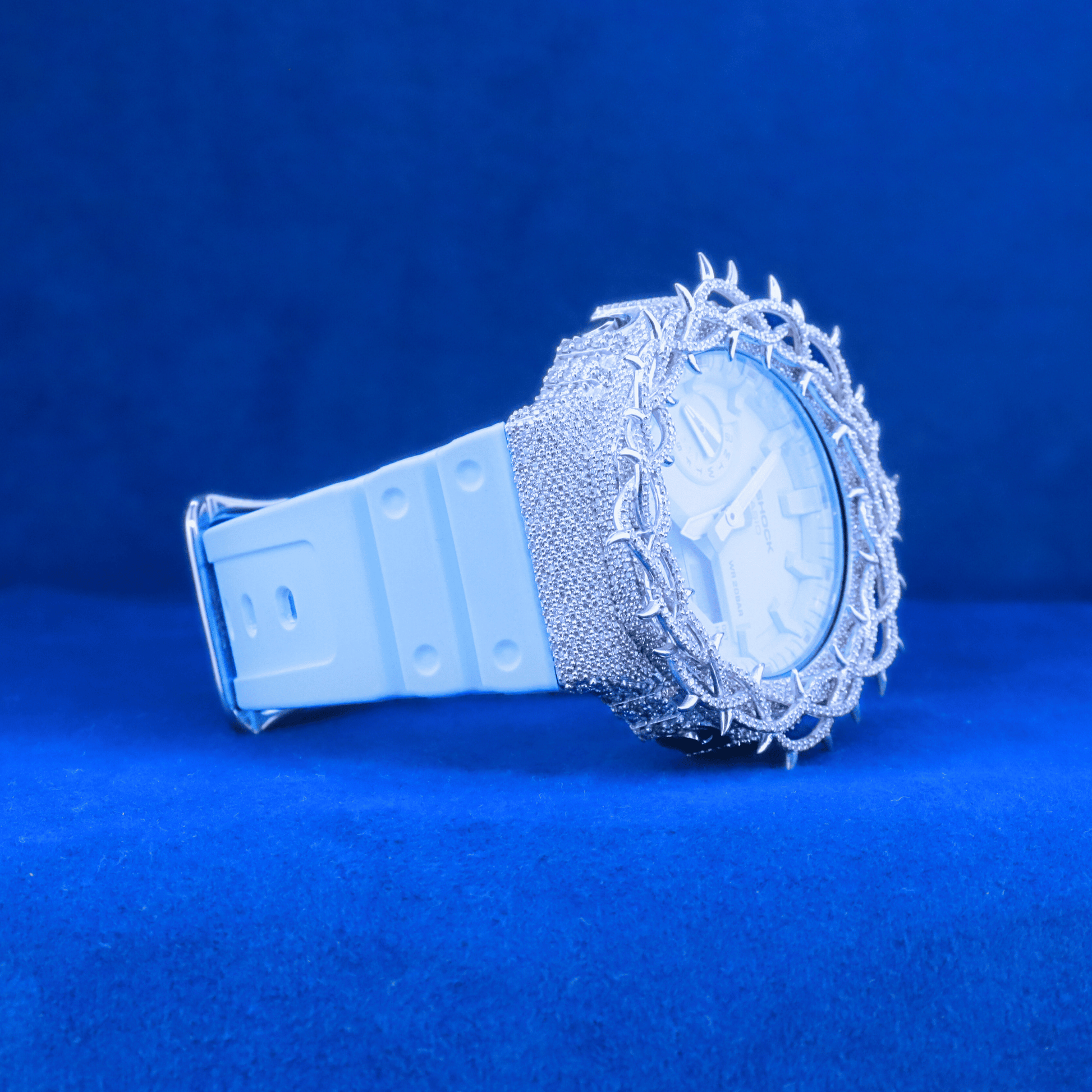 Right-side view of Diamond Neo Time Elite iced-out watch featuring MOISSANITE diamonds and a bold hip-hop design.