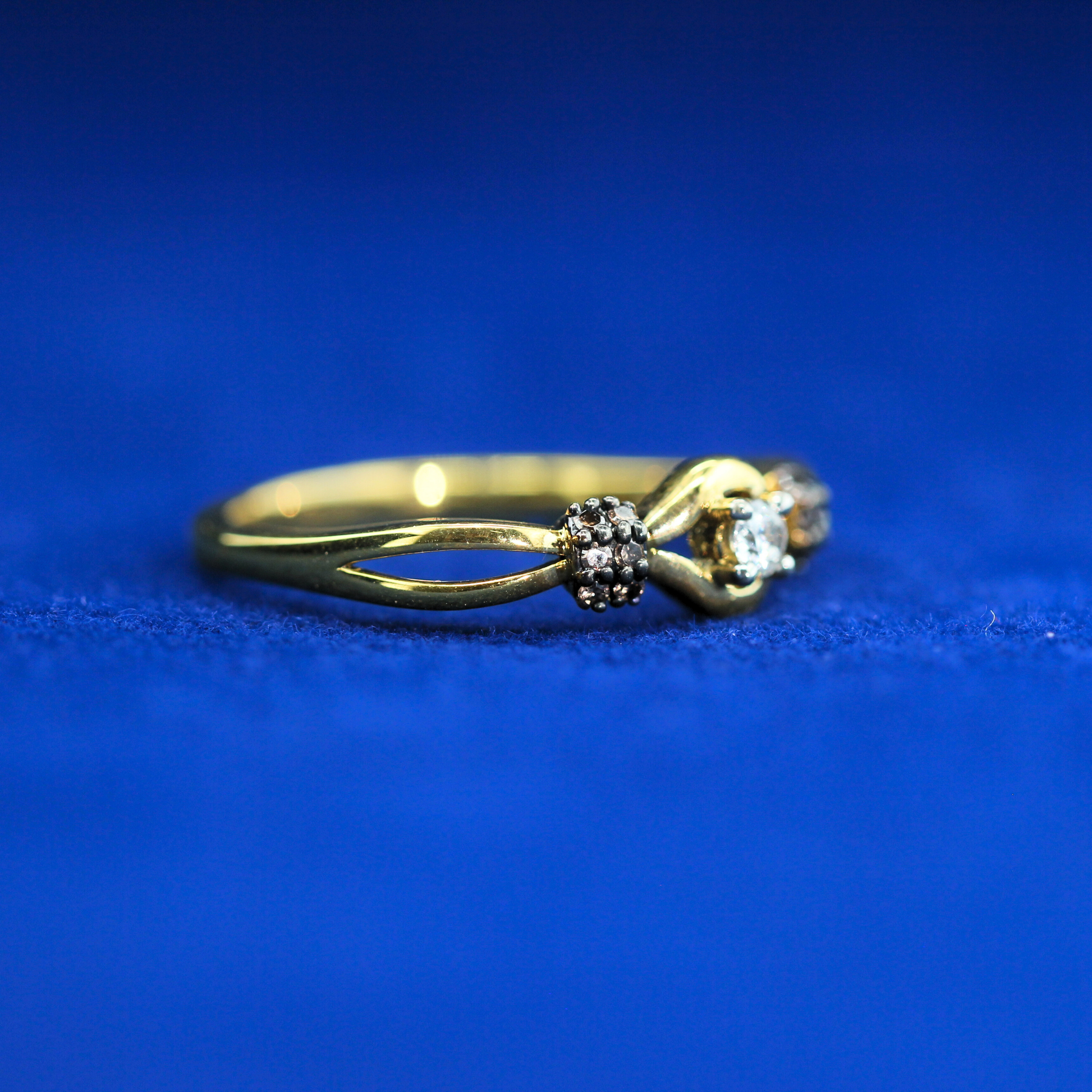 Right side view of Women's Vintage Ring – Fine jewelry