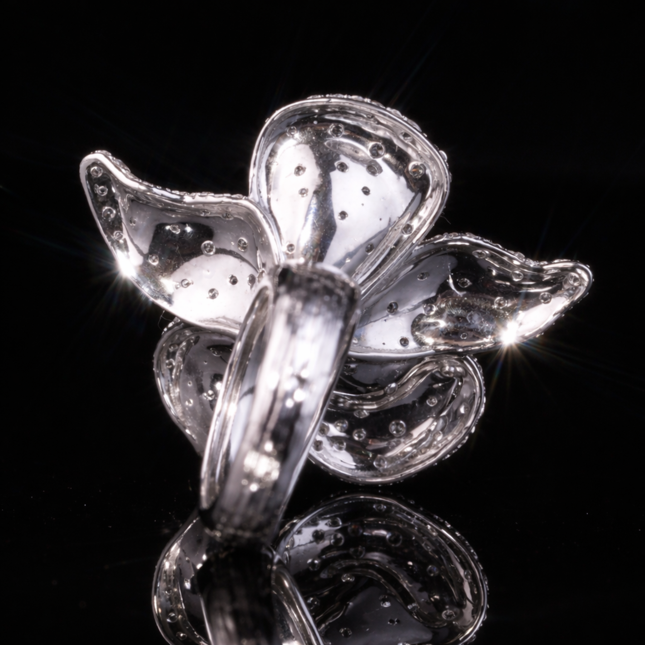Iced Out Flower Pendant in 10KT / 14KT / 18KT Gold – Moissanite Diamond Floral Necklace