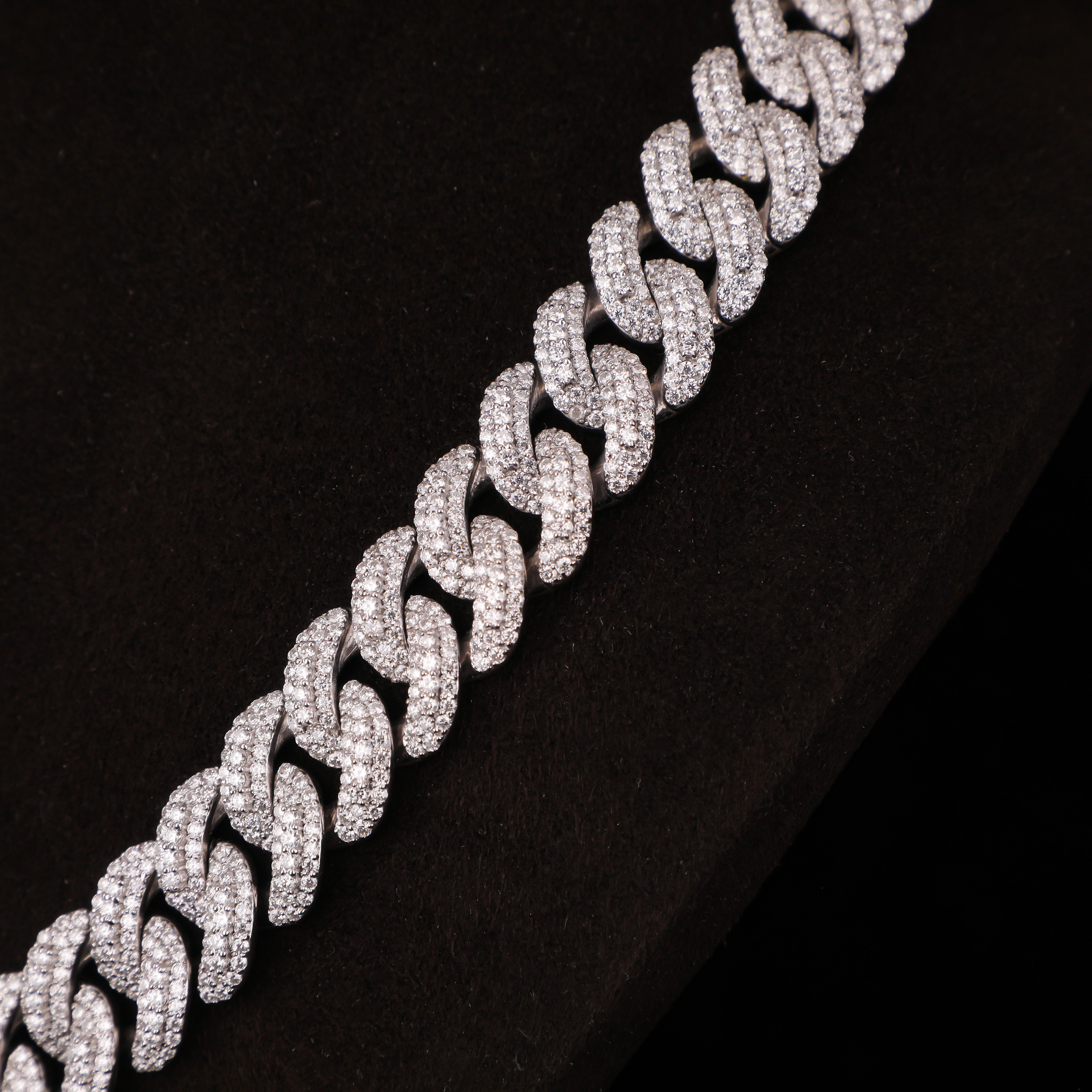 Iced Cuban Link Chain – Micro Pavé Diamond Hip Hop Necklace with Box Clasp