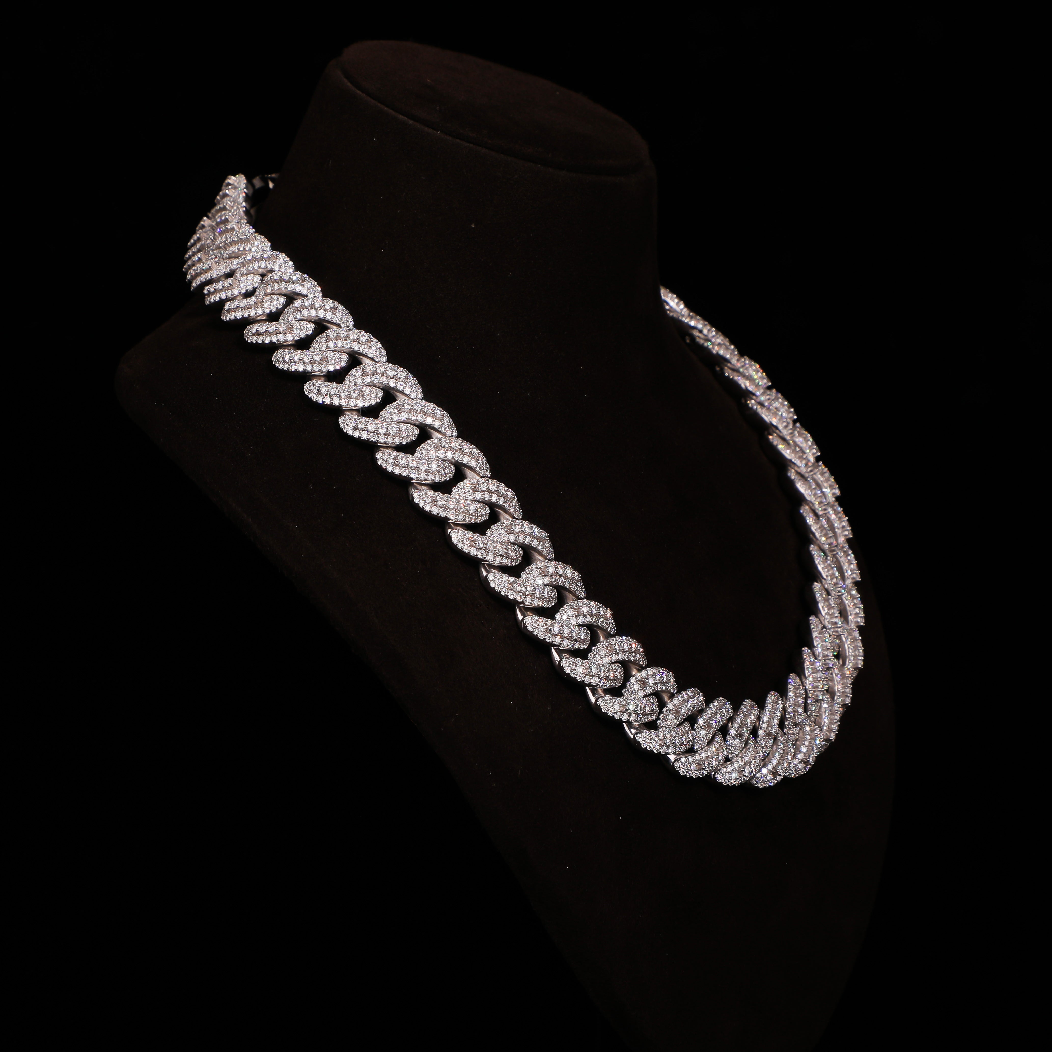 Micro Pavé Iced Cuban Chain – Diamond Look Luxury Chain