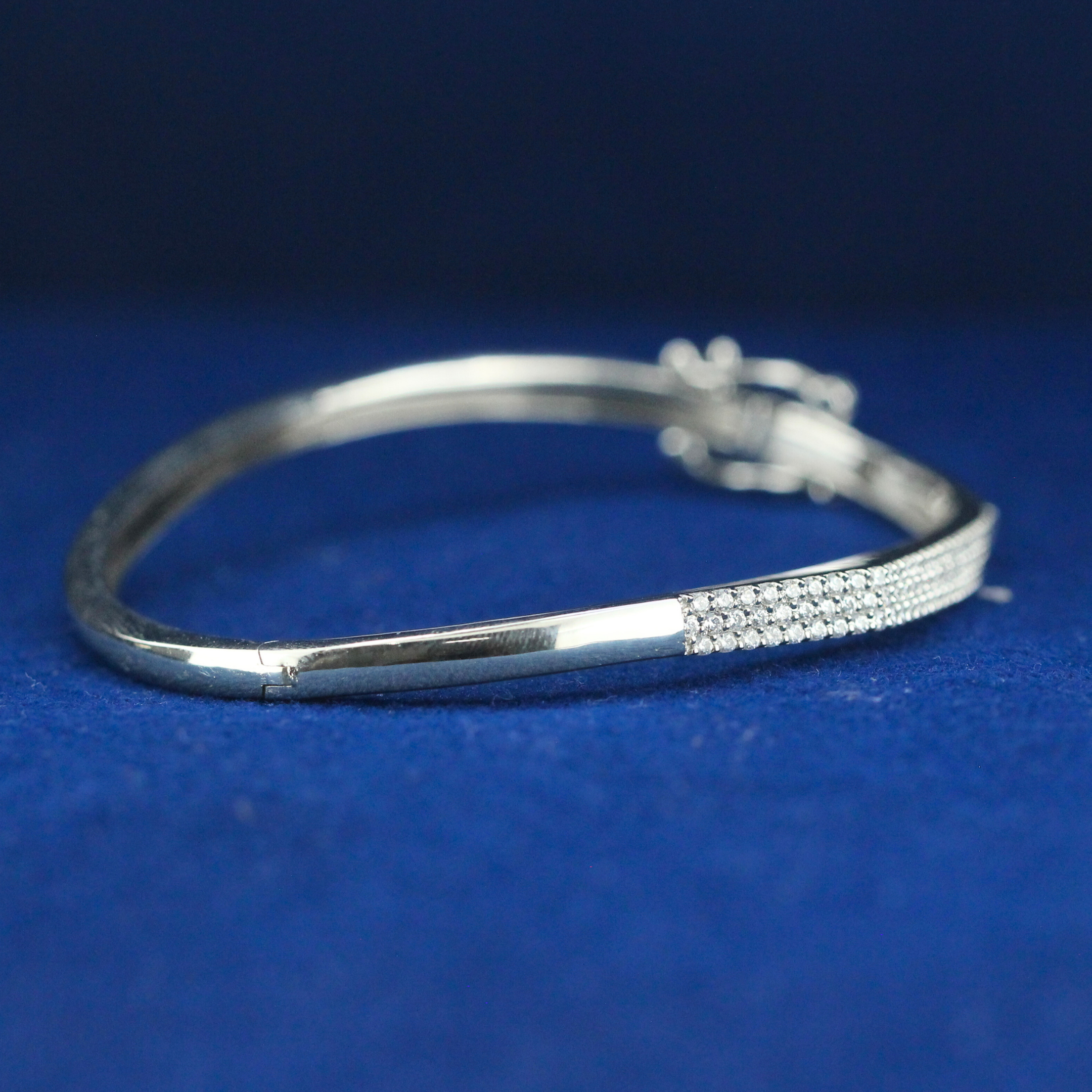 ELEGANCE PAVÉ BANGLE
