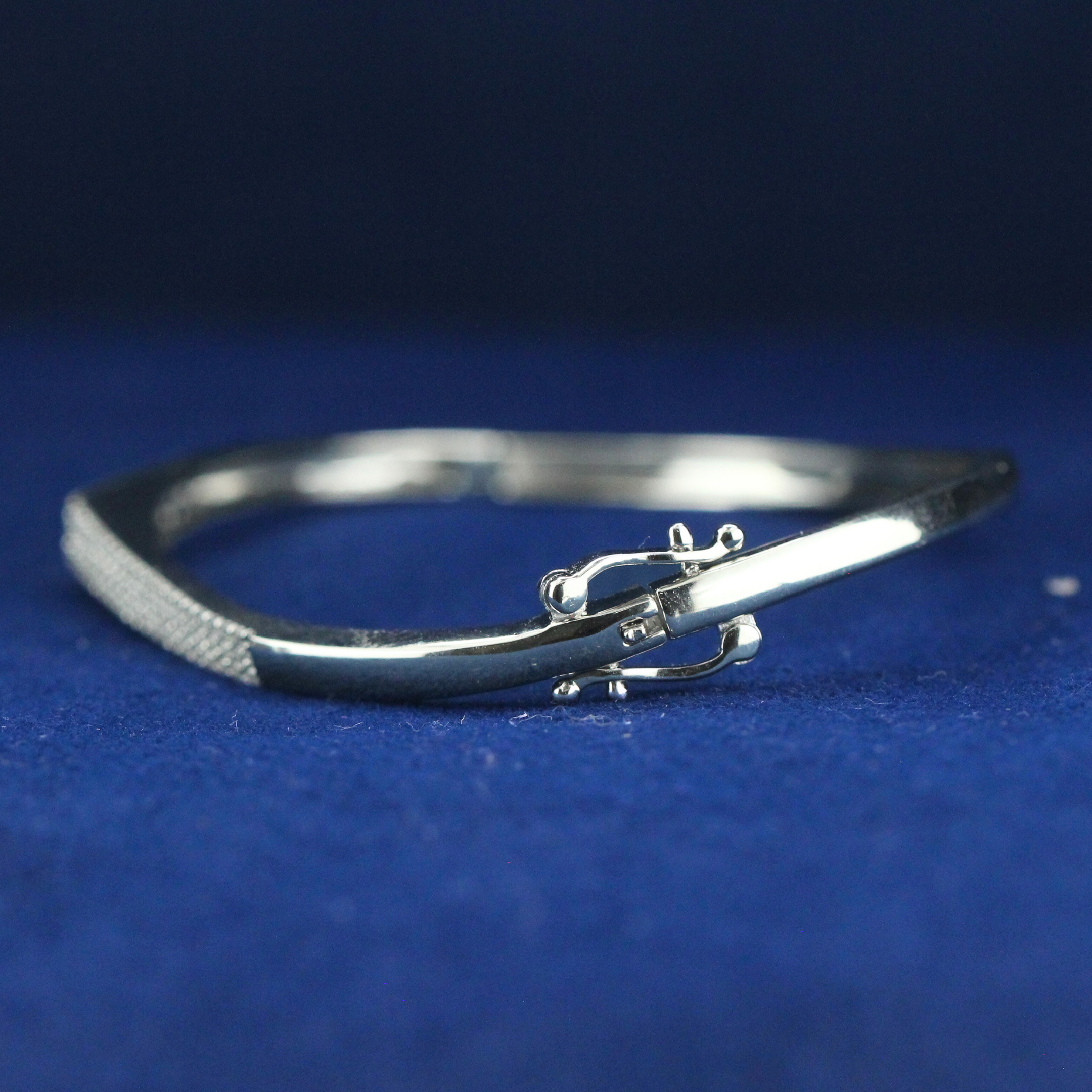 ELEGANCE PAVÉ BANGLE