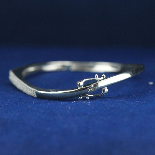 ELEGANCE PAVÉ BANGLE
