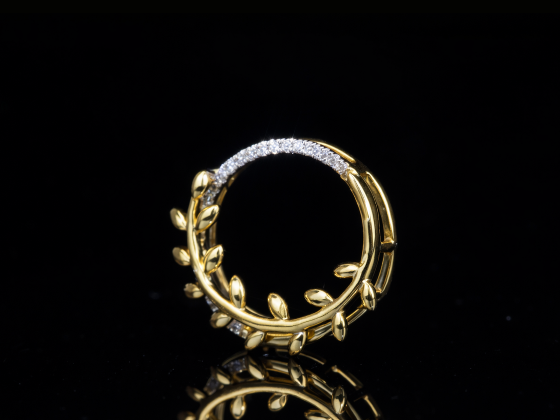 Luxury Diamond Leaf Circle Pendant Necklace | 18K, 14K, 10K Gold & Silver