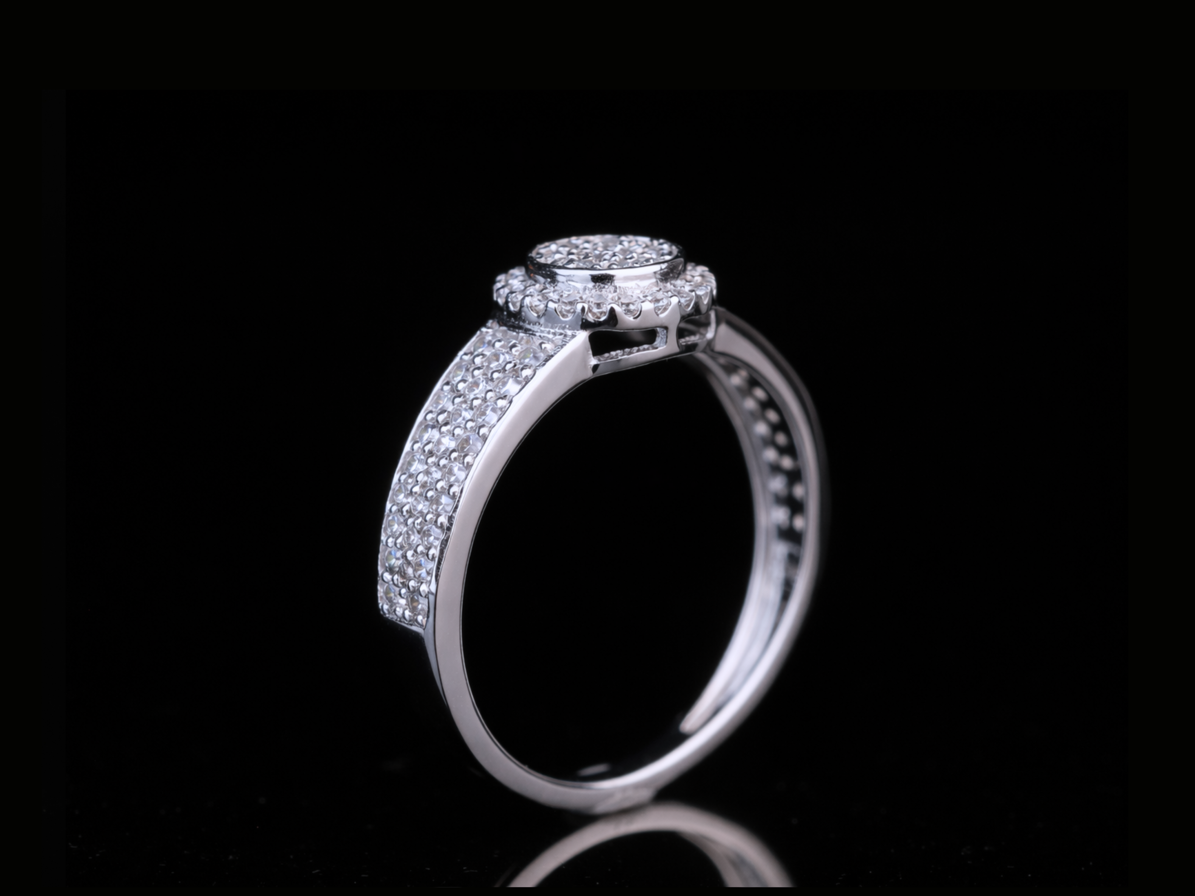 Round Halo Pavé Diamond Ring | Luxury Cluster Ring in 18KT, 14KT, 10KT Gold & Silver