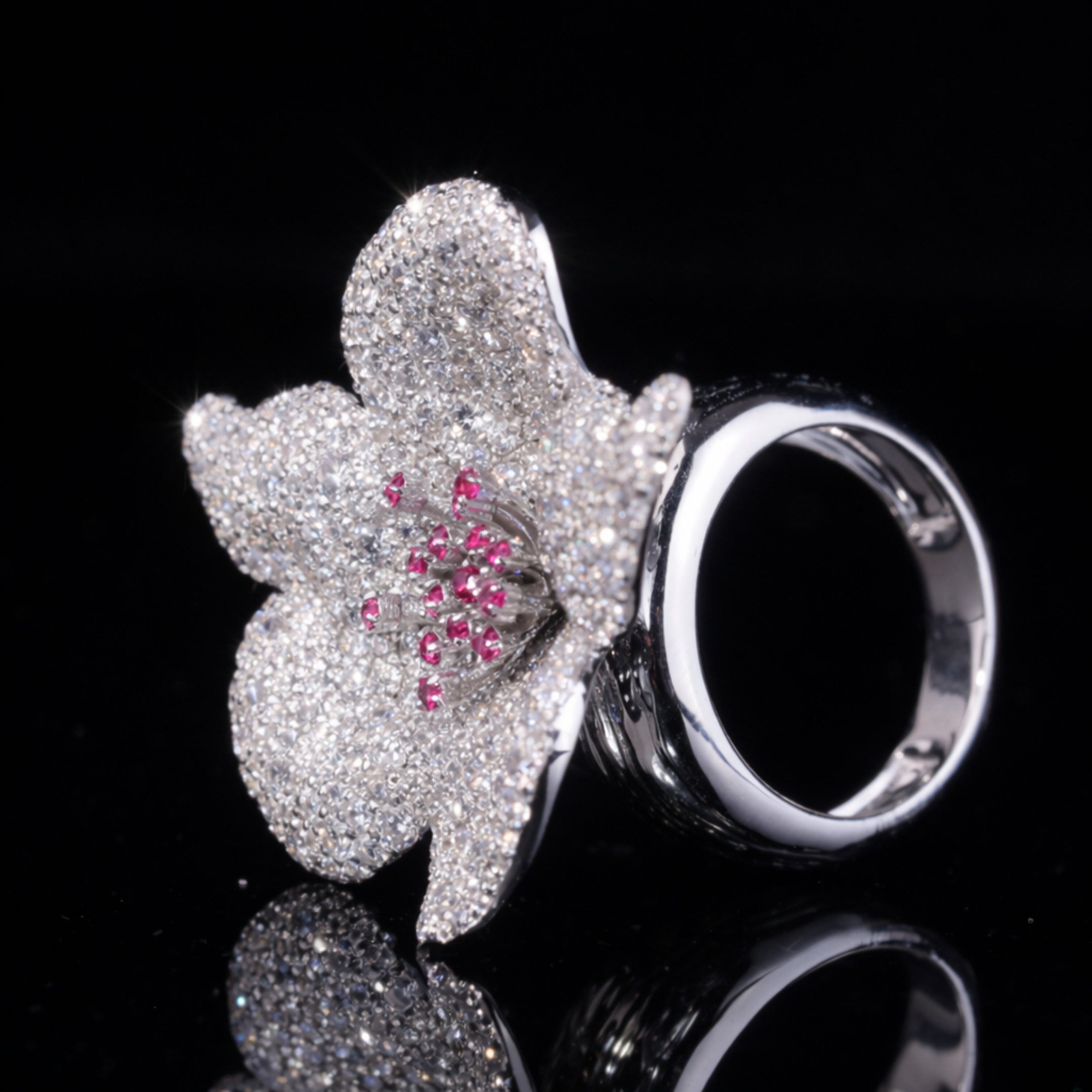Iced Out Flower Pendant in 10KT / 14KT / 18KT Gold – Moissanite Diamond Floral Necklace