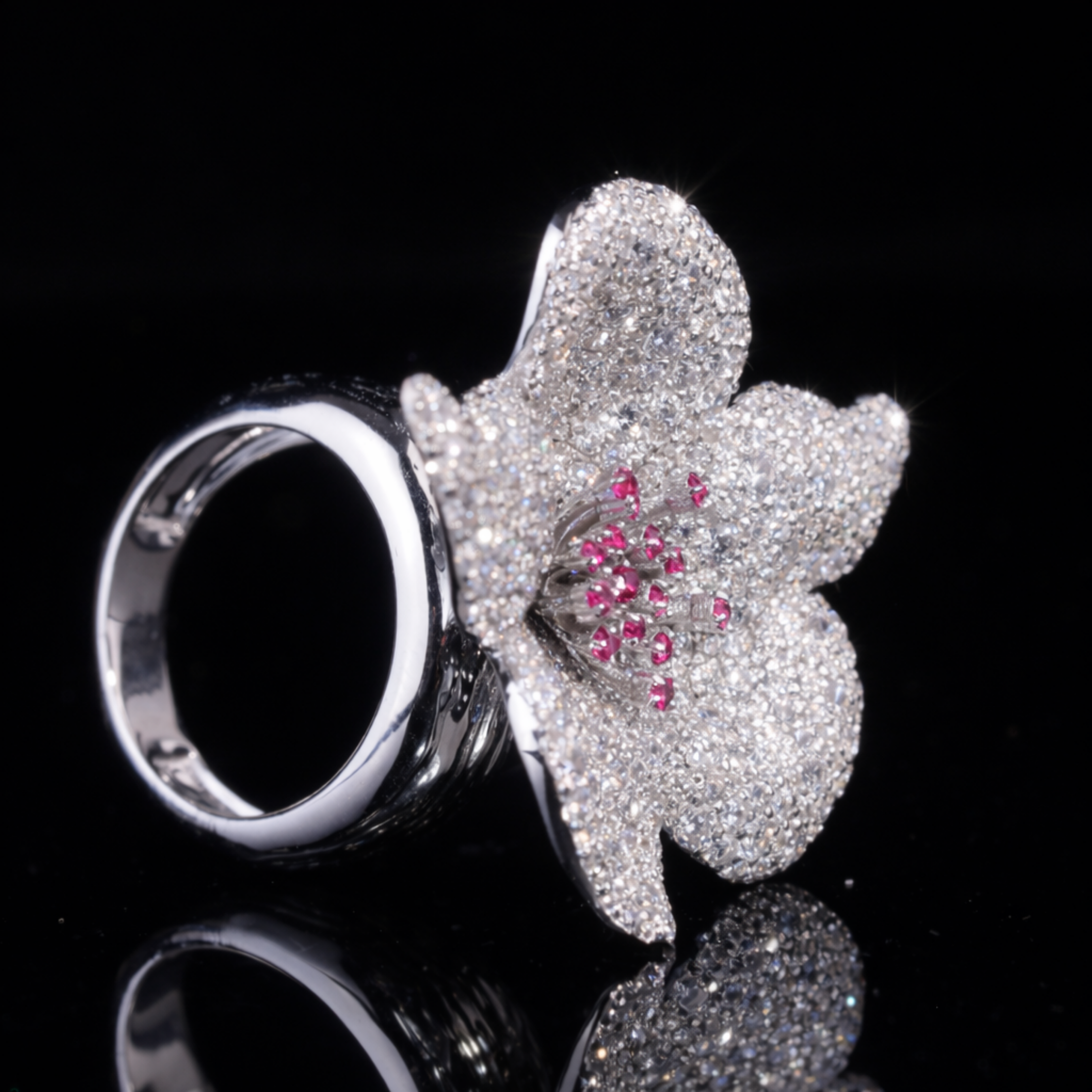 Iced Out Flower Pendant in 10KT / 14KT / 18KT Gold – Moissanite Diamond Floral Necklace