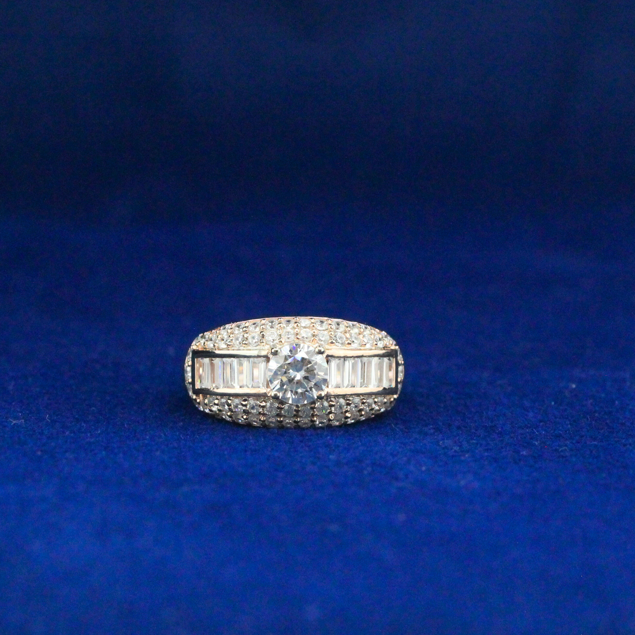 Front view of glamorous cocktail ring in 925 silver with a sparkling moissanite diamond, elegant fine jewelry.