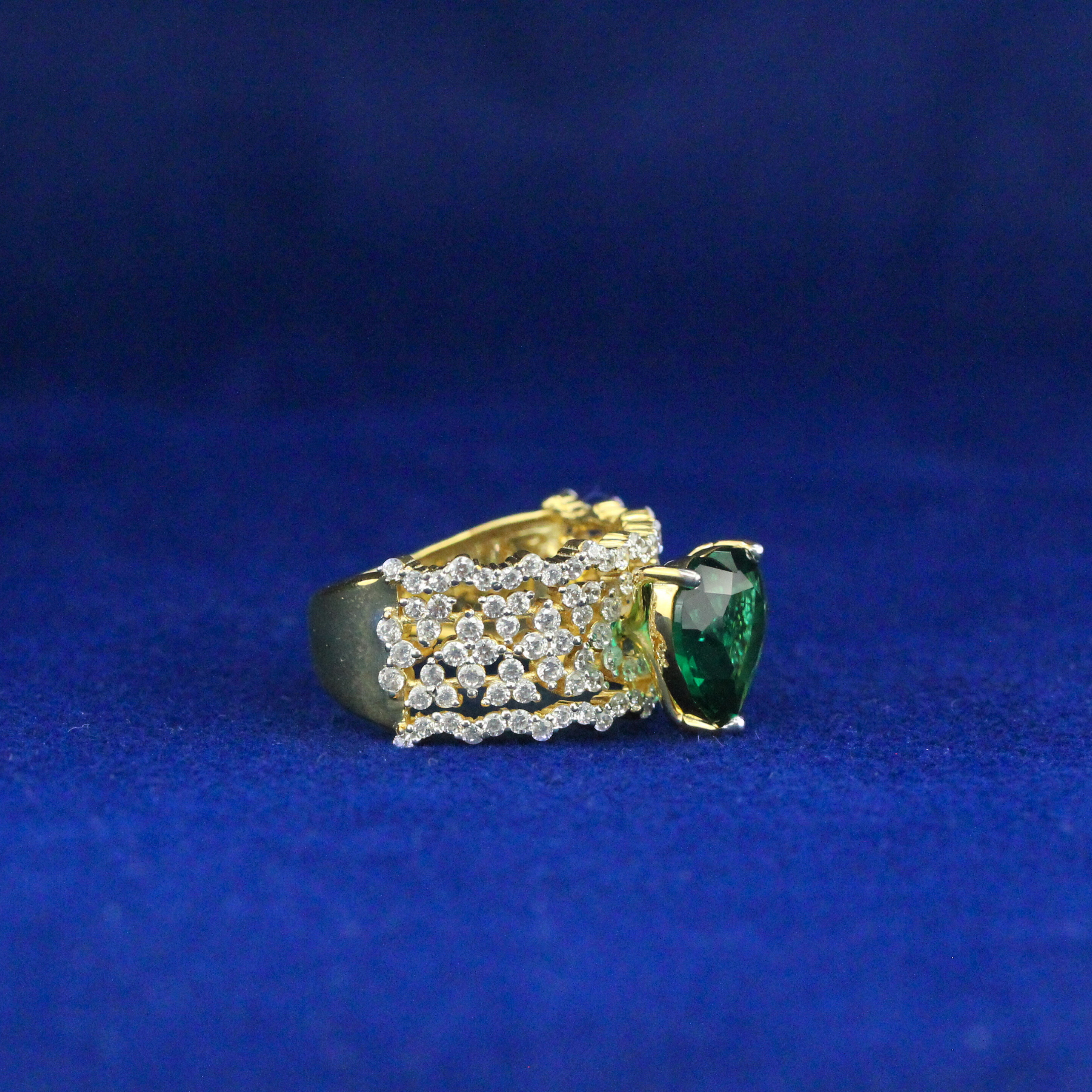 Right side view of heart design ring with moissanite and Zarkan detail in 925 silver, luxury fine jewelry.