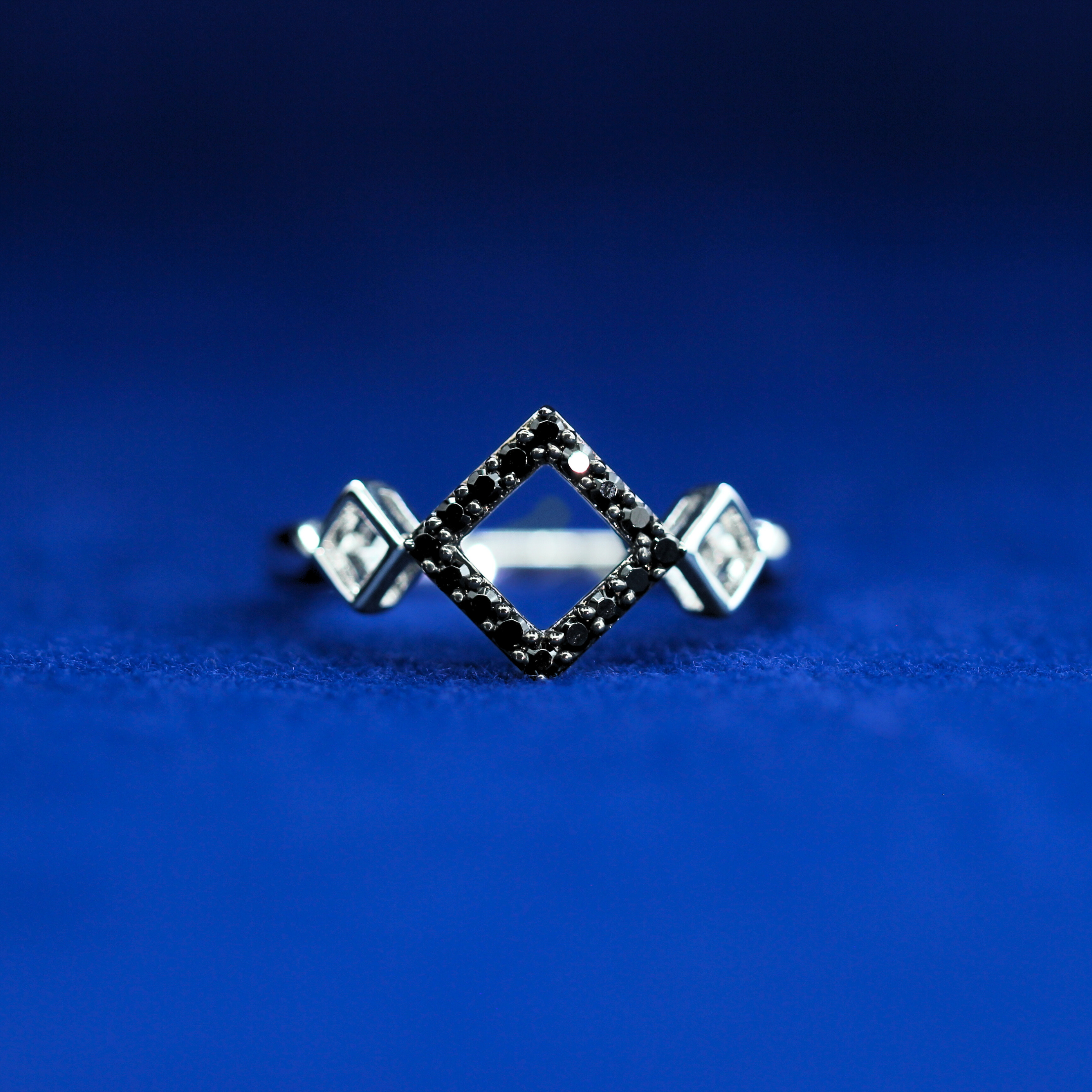 Front view of Contrast Diamond Ring – Fine jewelry

