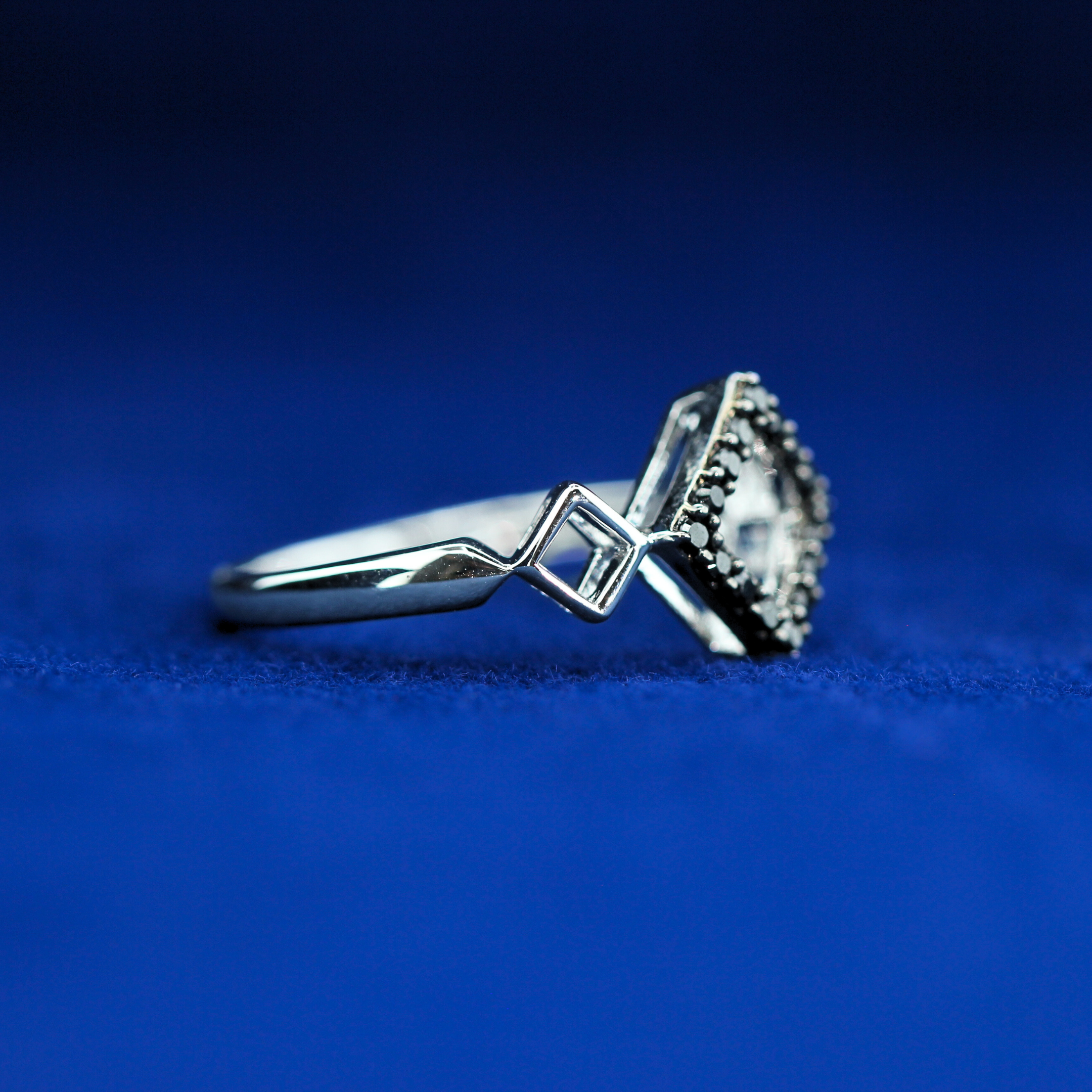 Right side view of Contrast Diamond Ring – Fine jewelry

