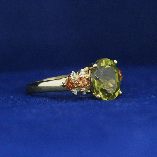 Right side view of Peridot Cocktail Ring with vibrant green gemstone – Fine jewelry

