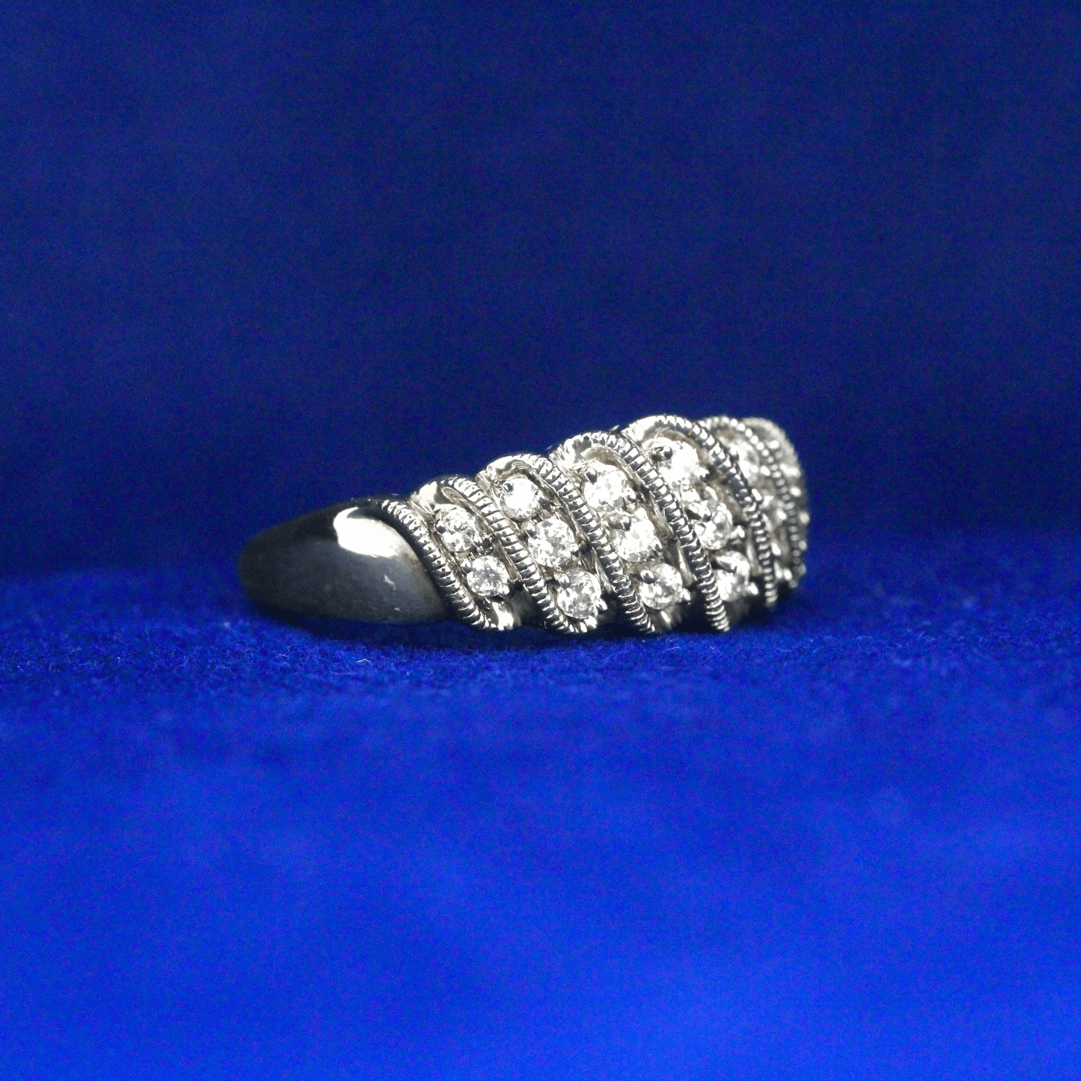 Right side view of Snake Diamond Band Ring with Moissanite diamonds – Fine jewelry

