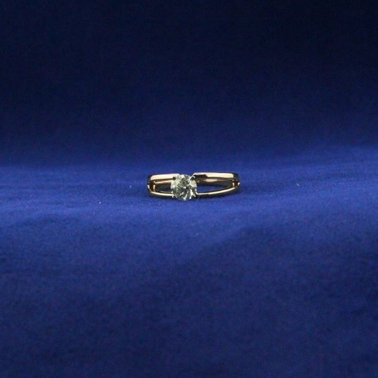 Front view of Solitaire Diamond Ring with Moissanite diamond – Fine jewelry

