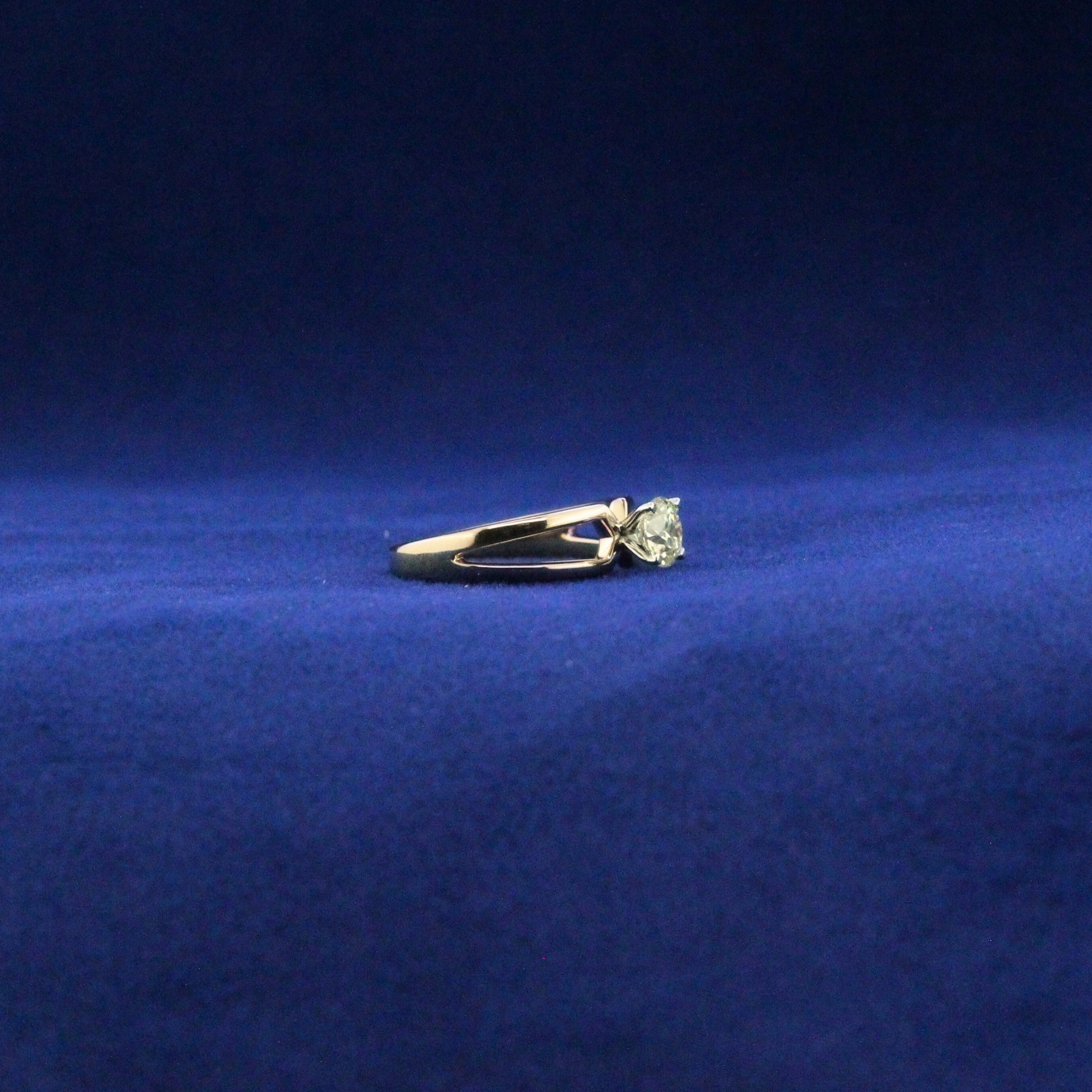 Right side view of Solitaire Diamond Ring with Moissanite diamond – Fine jewelry

