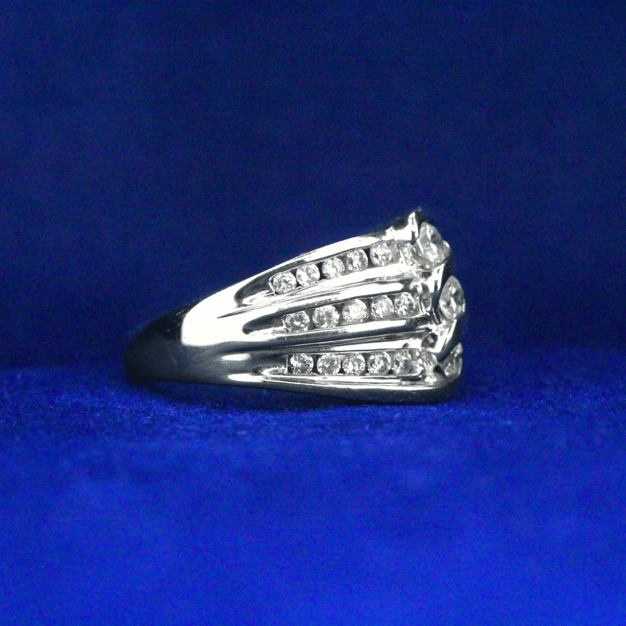 Right side view of Swirl Bridal Ring with Moissanite diamonds – Fine jewelry

