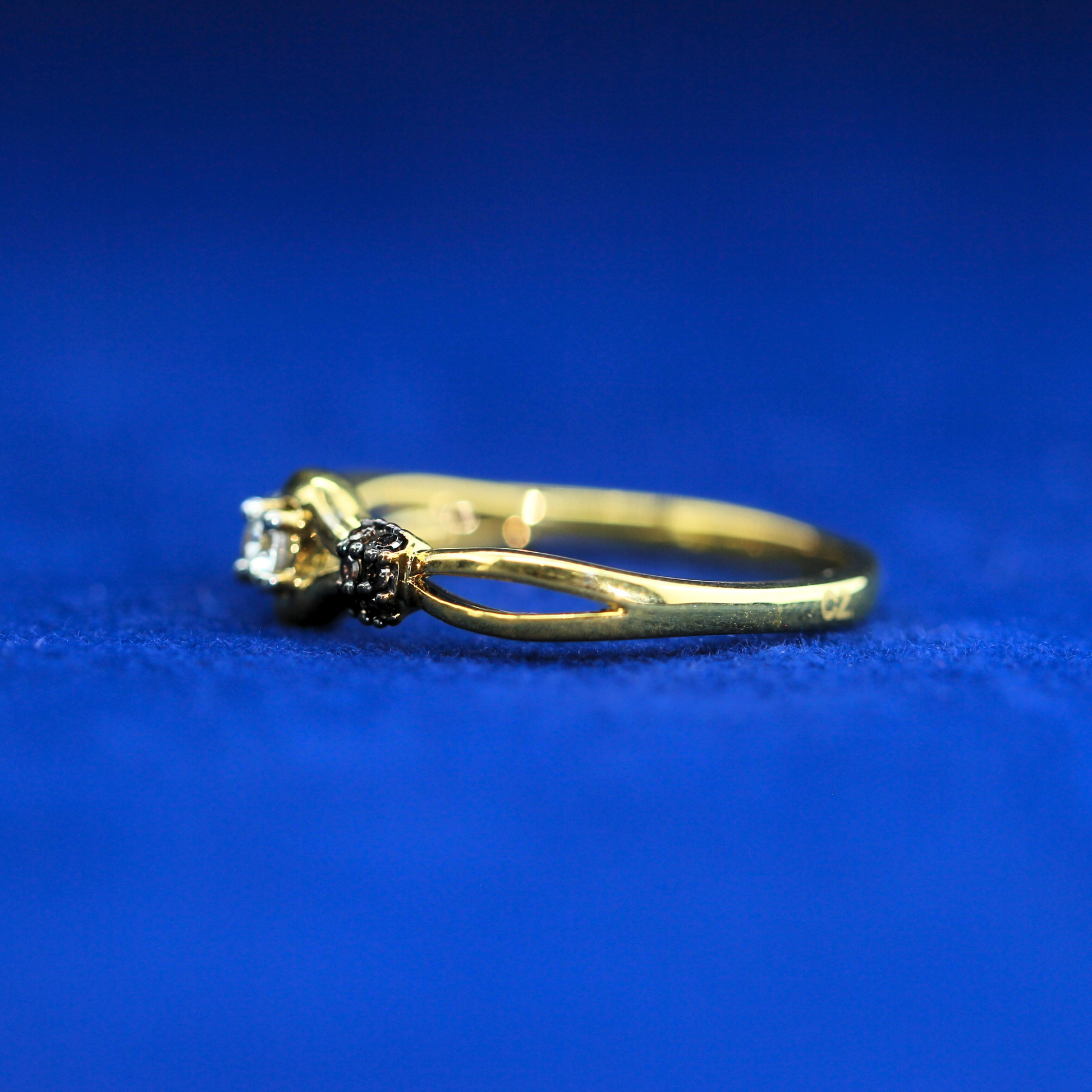 Left side view of Women's Vintage Ring – Fine jewelry

